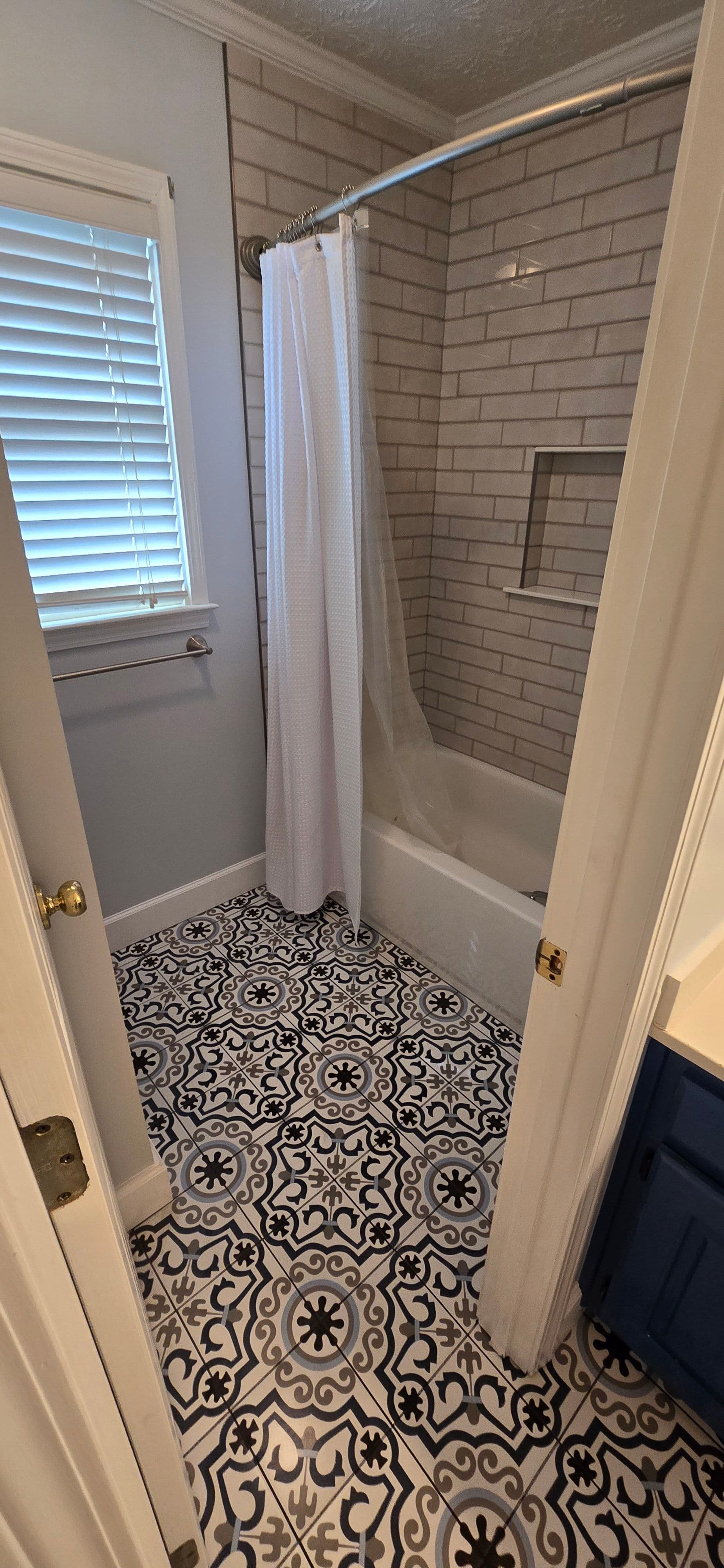 Gallery photos for Bathroom Upgrade with Patterned Tiles: Image #2