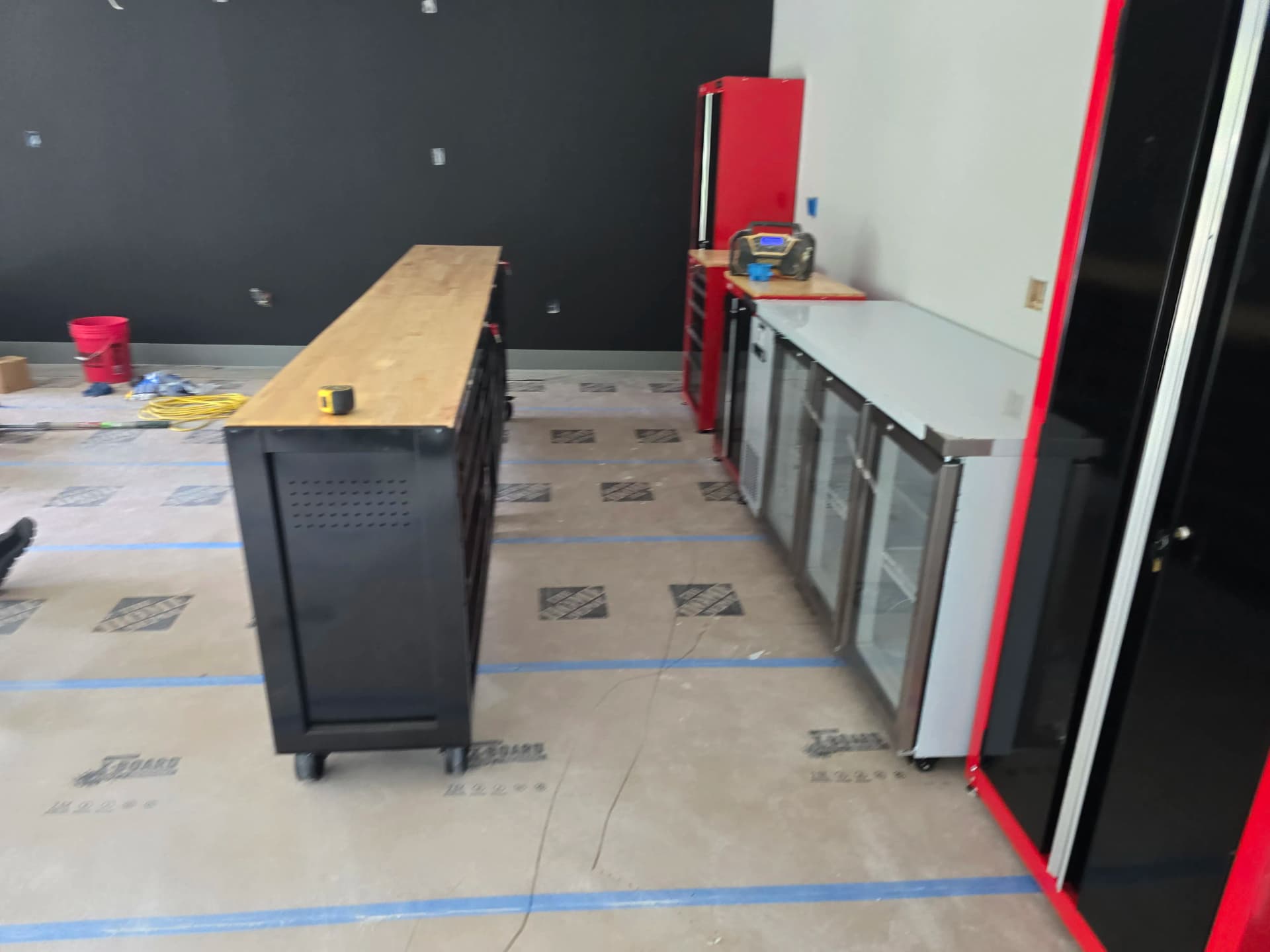 Gallery photos for Garage Man Cave Build with Custom Bar and Entertainment Setup: Image #4